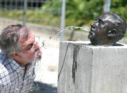 Escultura-fuente con la cabeza de Franco en Caldas de Reis (Pontevedra).