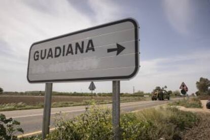 La señal de entrada a Guadiana del Caudillo, Badajoz.