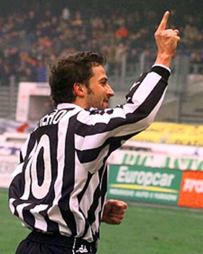 Del Piero celebra uno de sus goles con el Juventus.