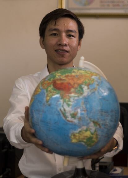 Nguyen Minh Quang es profesor en la Universidad de CanTho y cofundador del Mekong Environment Forum. Quanj está trabajando en la implementación de granjas de policultivo para combatir la destrucción de los manglares y evitar que los agricultores inviertan todo su dinero solo en los camarones. También para evitar el uso de fertilizantes químicos.