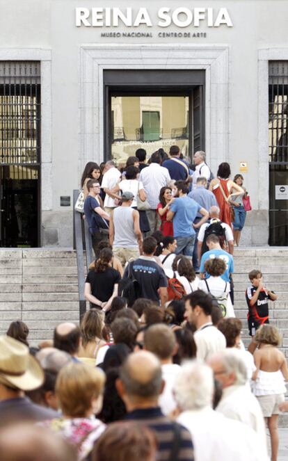 Visitors wait in line at the Reina Sofía, the art center with the biggest presence on social networking sites.