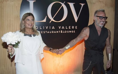 Olivia Valère y Gianluca Vacchi, en Marbella, en 2017.