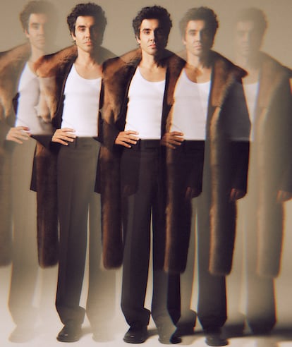 Todo el look es de FENDI.