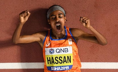 Sifan Hassan celebra la victoria en el 1.500. 