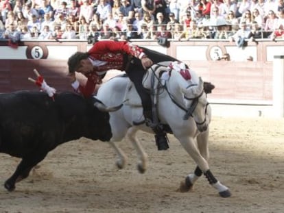 El rejoneador Pablo Hermoso de Mendoza en San Isidro. 