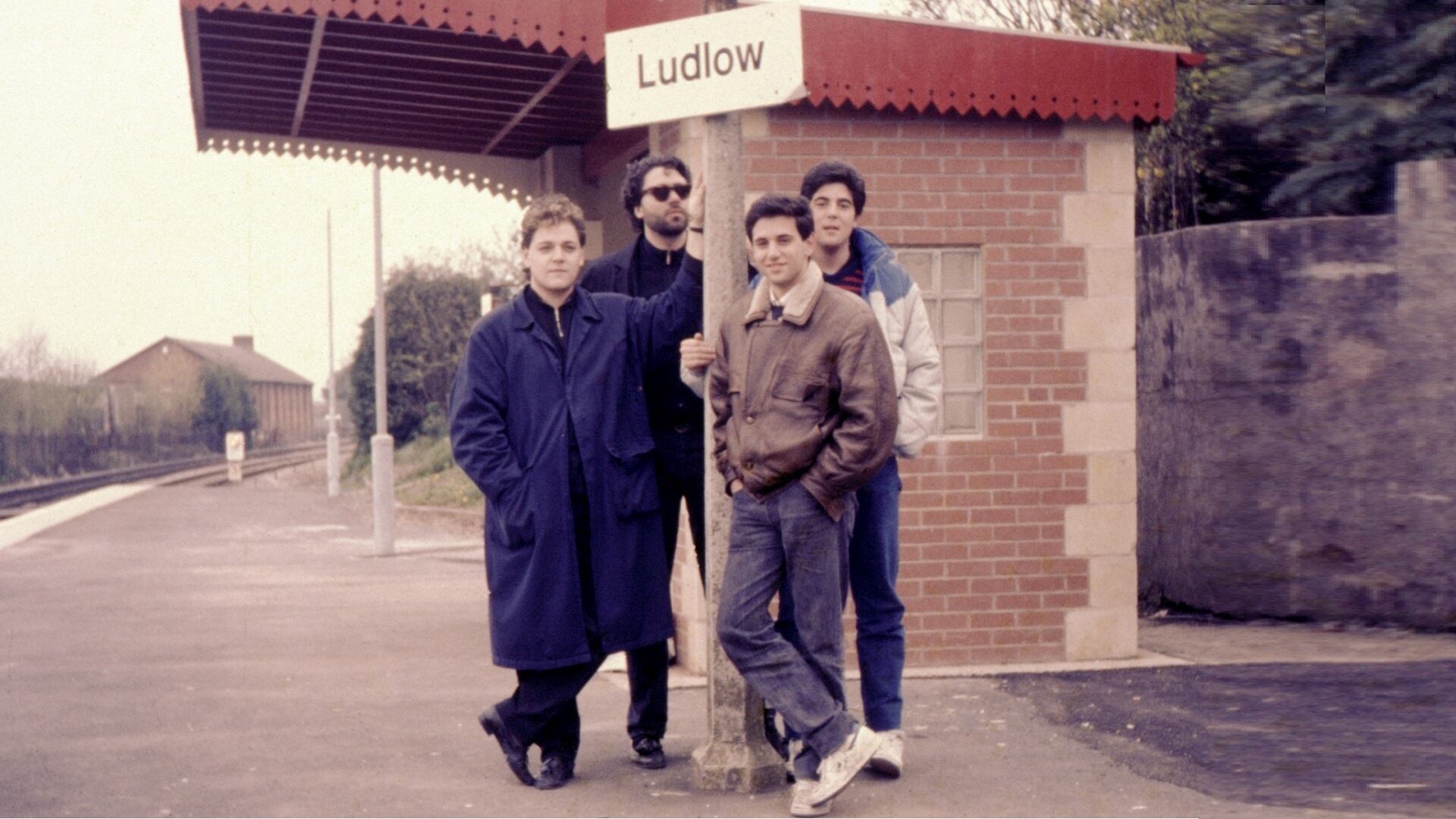 De izquierda a derecha: Javier Cubedo, Víctor Ruiz, Carlos e Ignacio Abril, el equipo de Navy Moves, en su viaje a Electrtonic Arts en 1988