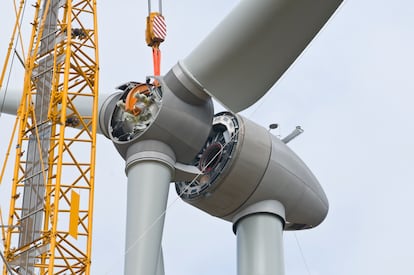 Installation the rotor blades on a wind turbine