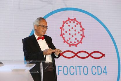 El doctor Bonaventura Clotet hizo entrega a los ganadores de esta 3ª edición de los AIDS Awards, unos galardones que desde hace tres años reconocen el compromiso y la dedicación a la investigación del VIH/sida.