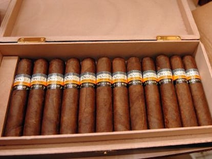 Una caja de puros habanos Cohiba.