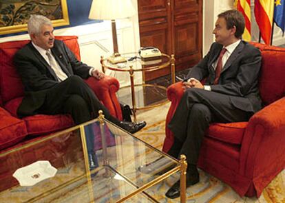 Pasqual Maragall y José Luis Rodríguez Zapatero, al inicio de su reunión en La Moncloa.