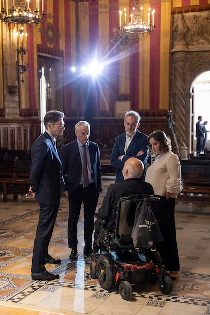 Joseph Oughourlian, Jorge Ramos, Borja Echeverría, Pepa Bueno y Martín Caparrós, charlan tras la entrega de los galardones.