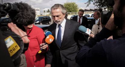 Francisco Correa, a la salida de la Audiencia Nacional, donde se celebra el juicio de la trama &#039;G&uuml;rtel&#039;.