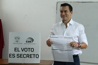 President Daniel Noboa holds the ballot during a referendum to endorse new security measures to crackdown on criminal gangs responsible for increasing violence, in Olon, Ecuador, Sunday, April 21, 2024.