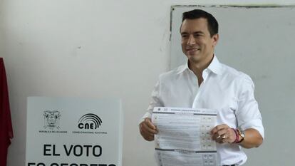 President Daniel Noboa holds the ballot during a referendum to endorse new security measures to crackdown on criminal gangs responsible for increasing violence, in Olon, Ecuador, Sunday, April 21, 2024.