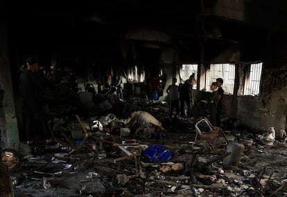 Vista de las dañadas instalaciones de un colegio en Gaza que servía de refugio, tras un bombardeo israelí el 20 de mayo de 2025. 