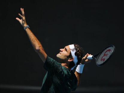 Roger Federer durante un entrenamiento en el Open de Australia.