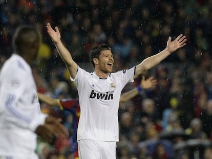 Xabi Alonso durante un partido con el Real Madrid.