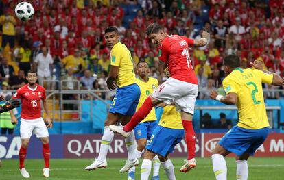 Steven Zuber anota su primer gol en el Mundial de Rusia.