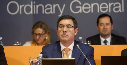 El presidente de Euskaltel, Alberto García Erauzkin, en una junta de accionistas.