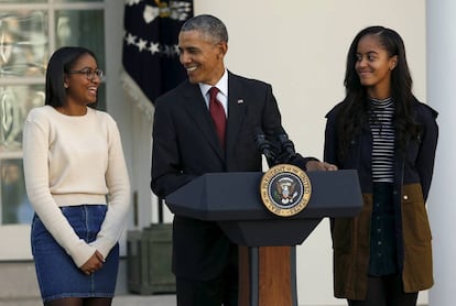 Este 20 de enero los Obama abandonarán la Casa Blanca. La familia no abandonará Washington D. C. hasta que su hija menor, Sasha Obama, termine la secundaria: "¿Cambiarnos de lugar mientras alguien está en mitad de la etapa del instituto? Sería muy duro, ha dicho. Por otra parte, en septiembre de este año se le acaba a Malia Obama su año sabático y se mudará a Massachusetts, para estudiar en la Universidad de Harvard.