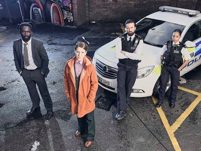 Los protagonistas de 'The tower', serie británica disponible en España en HBO Max.