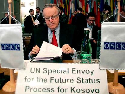 El negociador Martti Ahtisaari, antes de su intervención ante el Consejo Permanente de la OSCE ayer en Viena.