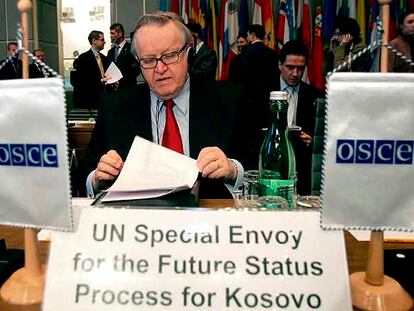 El negociador Martti Ahtisaari, antes de su intervención ante el Consejo Permanente de la OSCE ayer en Viena.