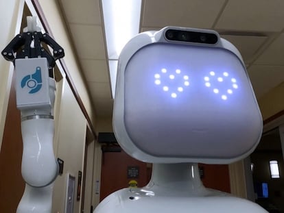 Uno de los enfermeros robots del hospital Elmhurst Memorial en Chicago, Illionis