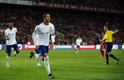 Cristiano Ronaldo celebra su gol frente a Armenia.