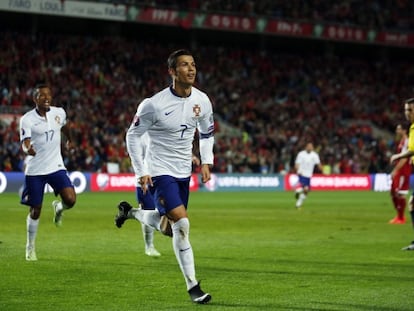 Cristiano Ronaldo comemora gol marcado contra a Armênia.