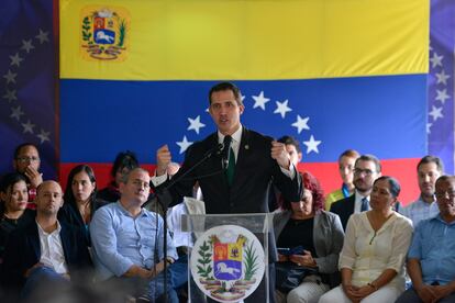 Juan Guaidó, durante una rueda de prensa en Caracas, este lunes.