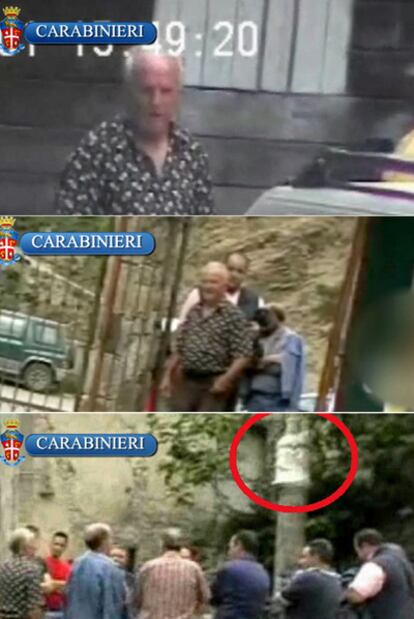 Imágenes del vídeo hecho público por los <i>carabinieri</i> después de las detenciones, el capo de la 'Ndrangheta, Domenico Oppedisano, se reúne con otros miembros de ésta organización criminal en el santuario de la Virgen de los Pulsos de San Luca, en la provincia de Regio de Calabria.