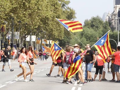 Manifestantes se dirigen a la concentración de la última Diada.