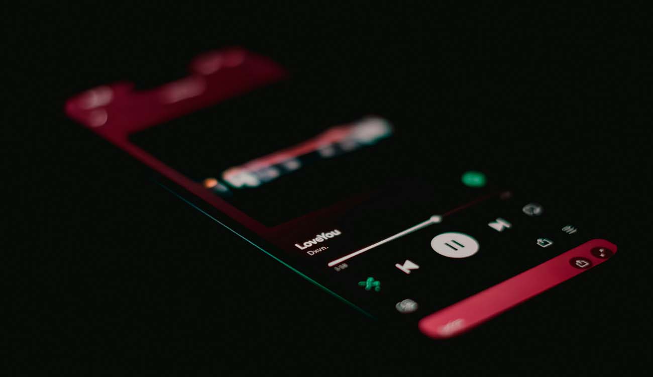 Móvil con Spotify