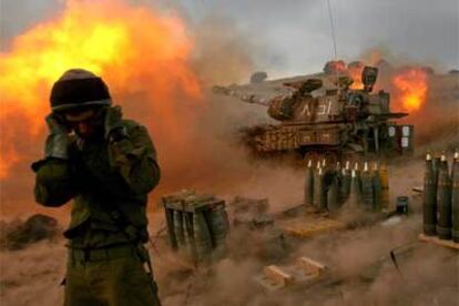 Un tanque israelí dispara desde el área de Zaura sobre objetivos en territorio libanés