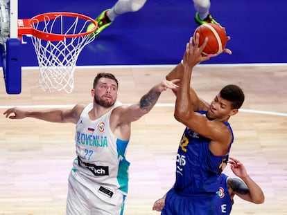 Doncic y Tavares, en el Eslovenia-Cabo Verde de este miércoles.