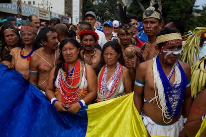 Un grupo de indígenas participan en la manifestación denominada "Toma de Caracas". 