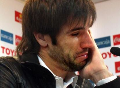 David Albelda, llora durante la conferencia de prensa que ofreció el pasado mes de diciembre, tras ser apartado del equipo junto a Cañizares y Angulo