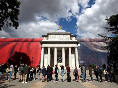 Colas para entrar al Museo del Prado, el sábado en Madrid.