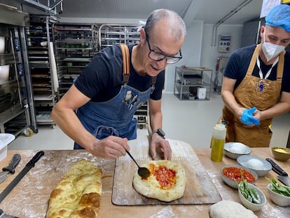 Preparando una pizza. La versatilidad de ciertas masas. J.C. CAPEL