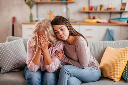 Son muy habituales los sentimientos de soledad, miedo, culpabilidad o incluso traición ante el riesgo de quebrar un importante anclaje personal e incluso una parte de la propia identidad.