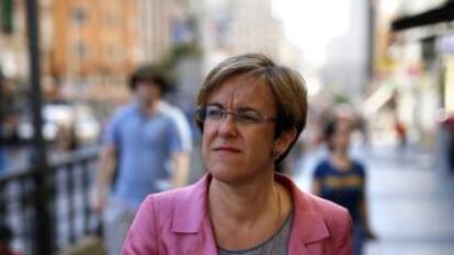La portavoz del PSOE en Madrid, Purificación Causapié, pasea por la ciudad.