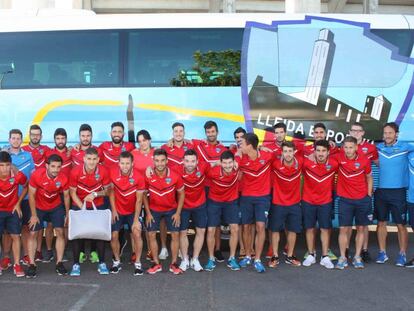 La plantilla del Lleida va arribar a dijous a Sevilla per preparar la final.