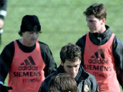 Celades, Raúl, Tote y Pavón, en un entrenamiento.