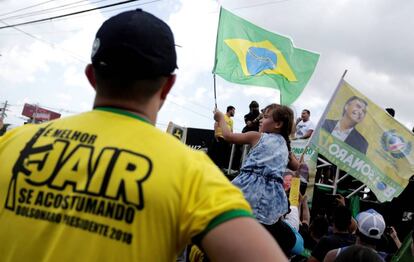 Partidarios del candidato a la presidencia de Brasil Jair Bolsonaro, durante una manifestación en Manaos.