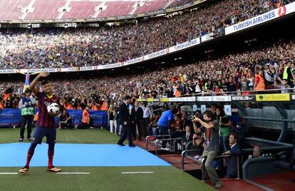 FC Barcelona&#039;s new player Brazilian Neymar da Silva Santos Junior waves during his presentation at Camp Nou stadium in Barcelona.