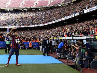 FC Barcelona&#039;s new player Brazilian Neymar da Silva Santos Junior waves during his presentation at Camp Nou stadium in Barcelona.