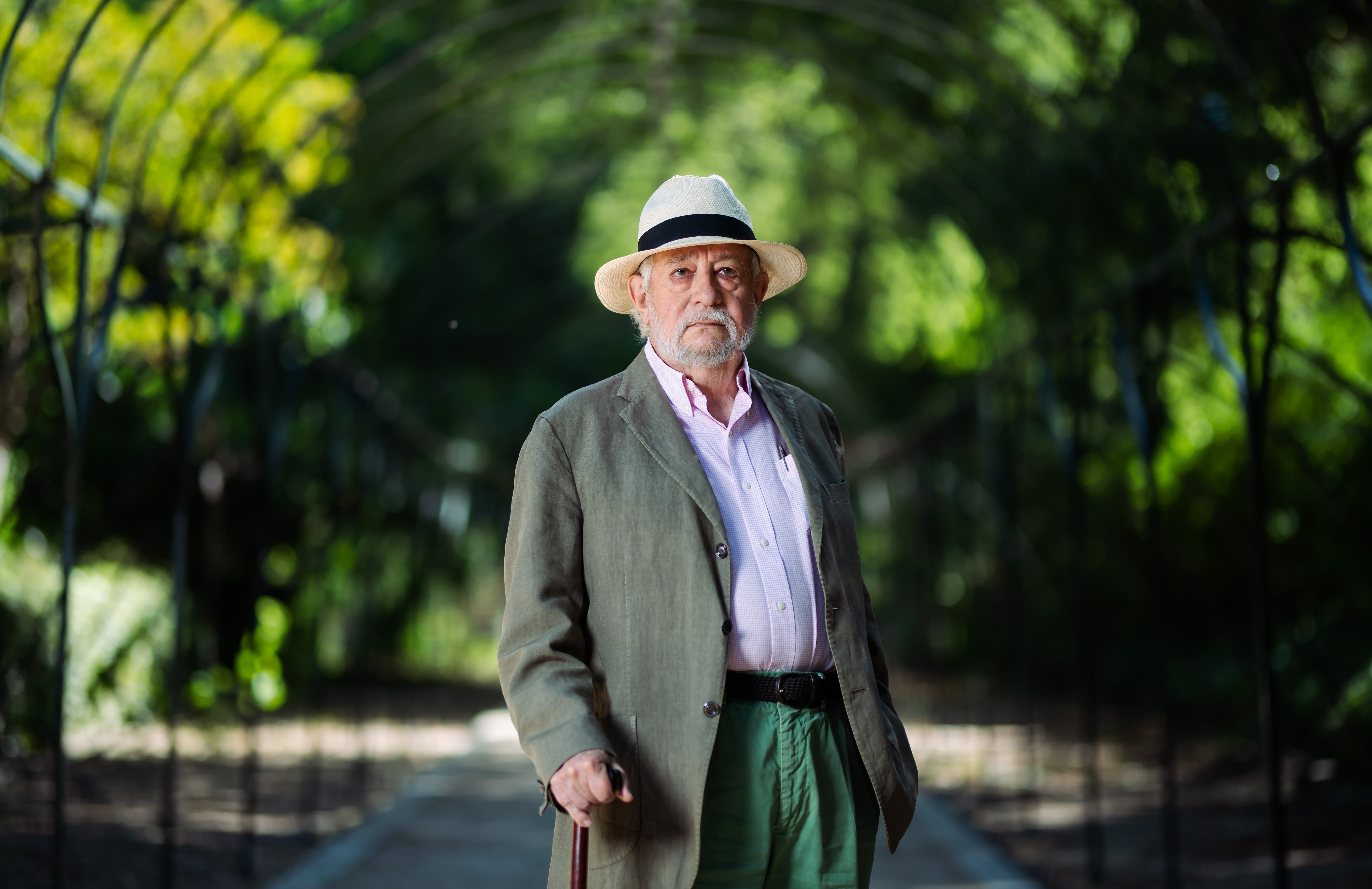 Muere el escritor y crítico literario José María Guelbenzu a los 81 años