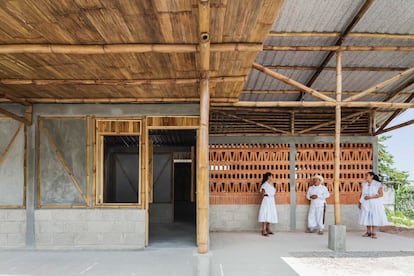 Ciudad  de Cuetzala del estudio de arquitectura mexicano Comunal/ Foto: Onnis Luque.