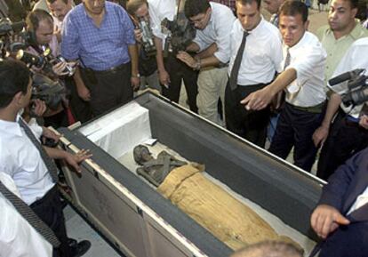 Sarcófago con la supuesta momia de Ramsés I.